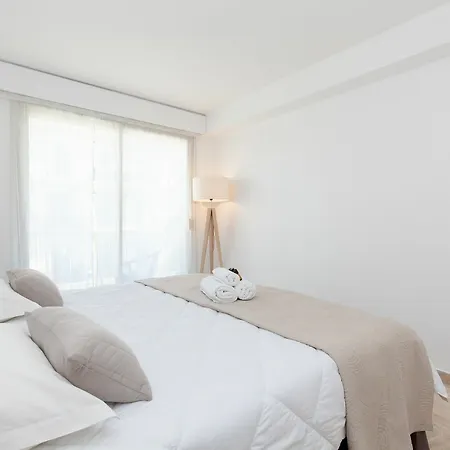 Du Sud Yhoost Apartment